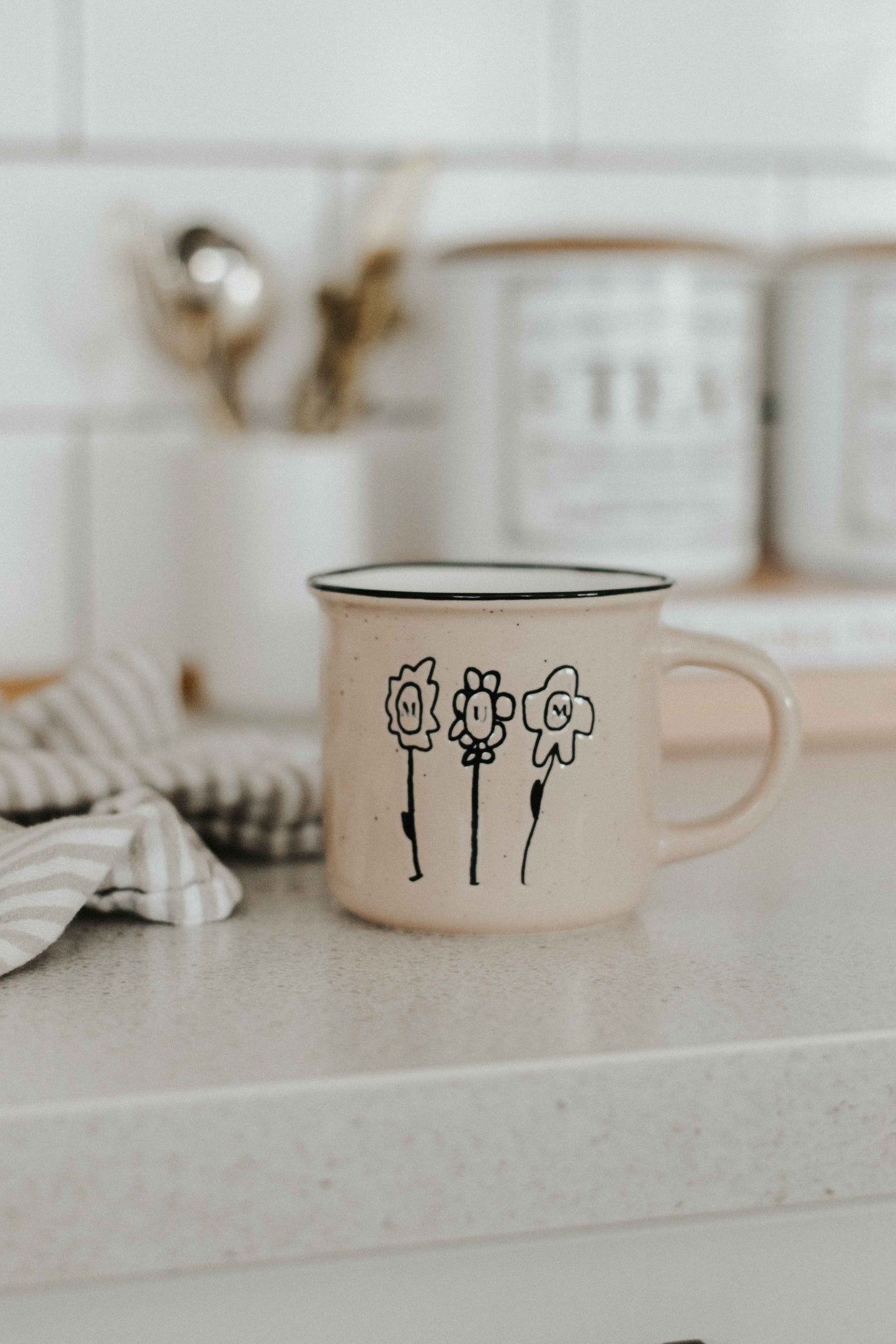 MUG: Mum (Hand drawn Flower)